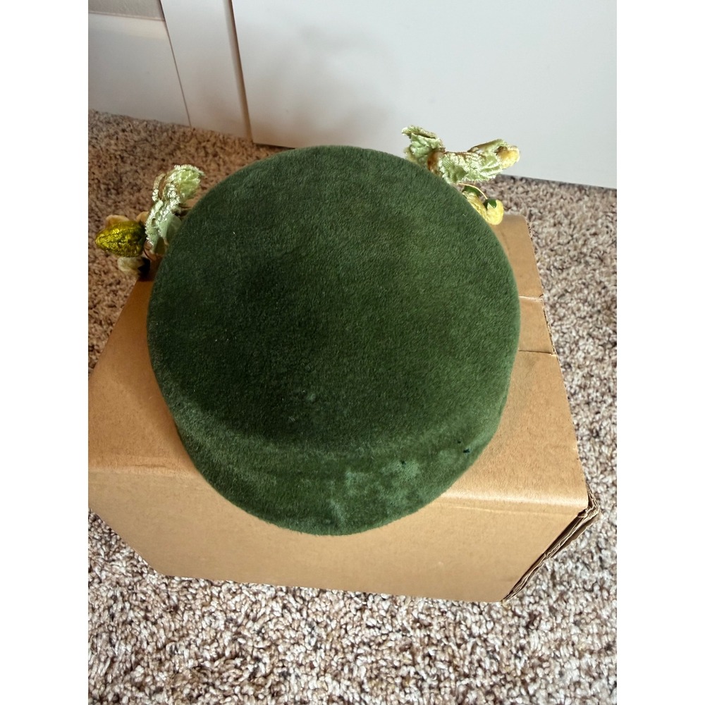 Vintage Trebor Original Green Velour Pillbox Hat France Miel Velvet Leaves 50s - Picture 4 of 10